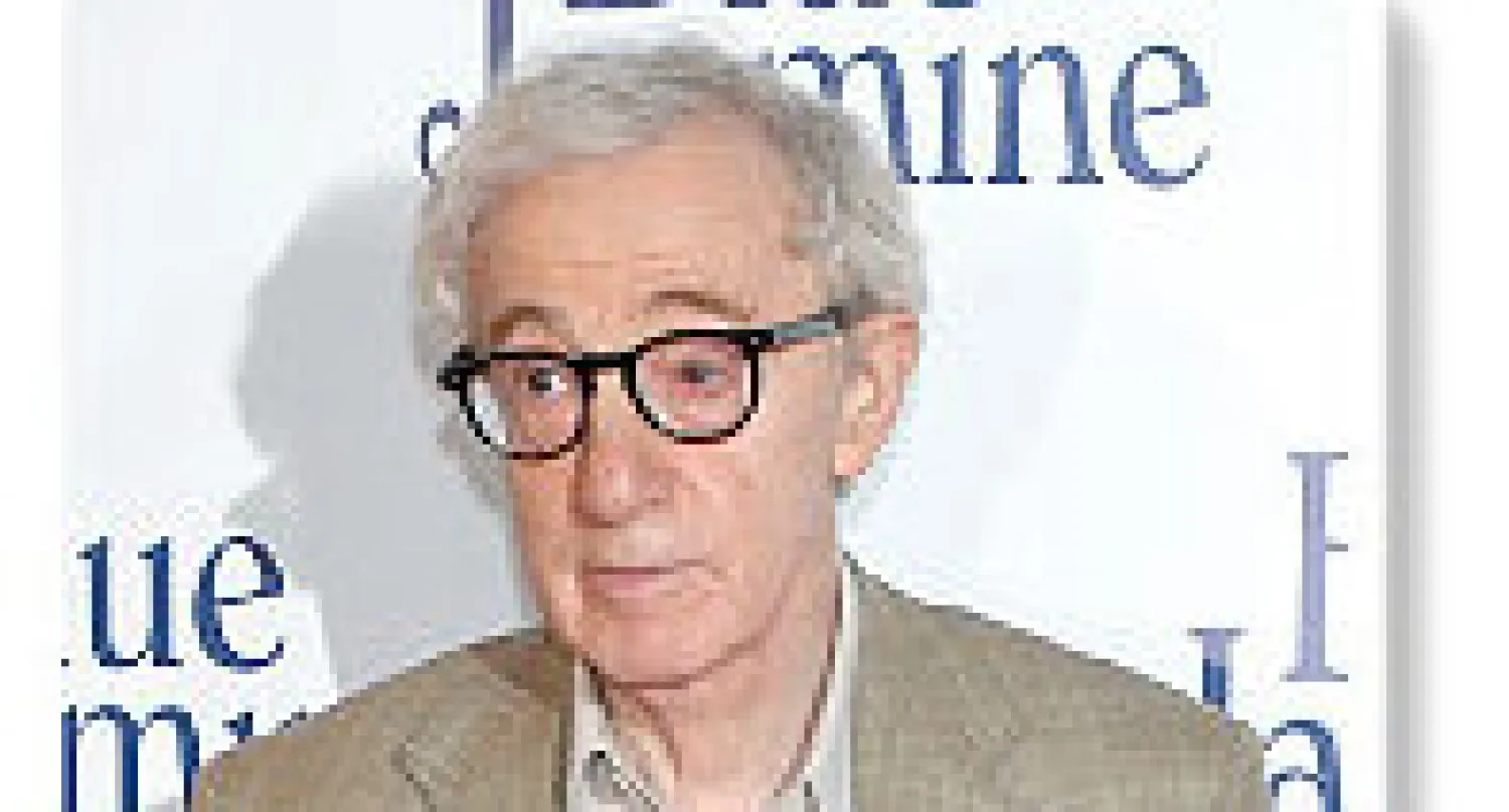 * قال منظمو جوائز «غولدن غلوبز» إنهم سيكرمون المخرج والممثل وكاتب السيناريو وودي آلن تقديرا لإسهاماته في صناعة السينما. وأعلنت رابطة الصحافة الأجنبية في هوليوود، أول من أمس الجمعة، أن آلن (77 عاما) سيمنح جائزة «سيسيل بي ديميل لعام 2014» عن مجمل أعماله تقديرا لإسهاماته المتميزة لعالم السينما في ح...