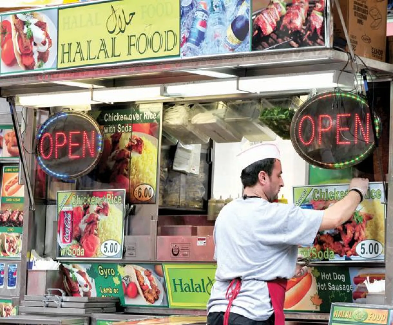 تتأهب الأوساط التجارية السعودية للدخول بقوة في مجال استيراد المنتجات الغذائية الحلال من سنغافورة