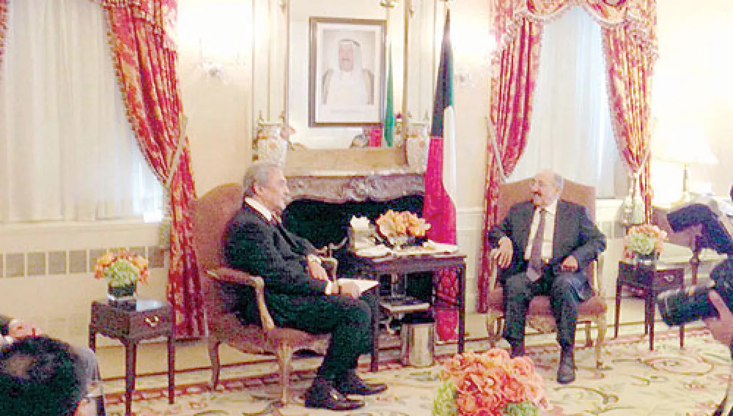 الشيخ صباح الأحمد لدى استقباله الأمير سعود الفيصل في نيويورك أمس (واس)