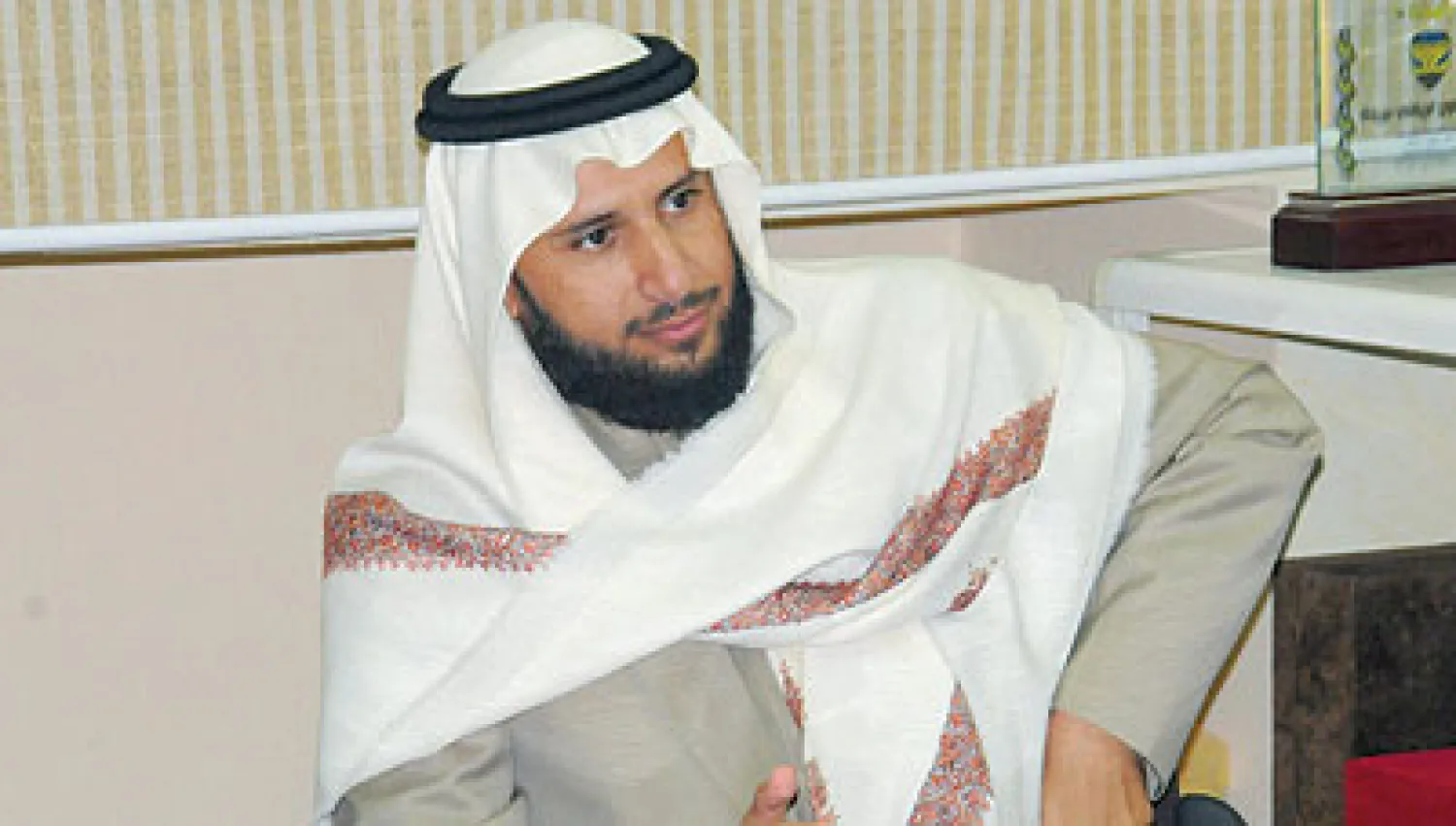 في مبادرة هي الأولى من نوعها على مستوى الرياضة، أعلن خميس الزهراني لاعب نادي الاتحاد ونجم المنتخب السعودي المعتزل «الحاصل على ماجستير الإدارة الرياضية»، إطلاق شركة تطوير أعمال، تستهدف تأهيل اللاعبين السعوديين وتطويرهم خارج الملعب في مجالات عدة، بالإضافة إلى تقديم خدمات متنوعة أخرى لمنسوبي الوسط ...