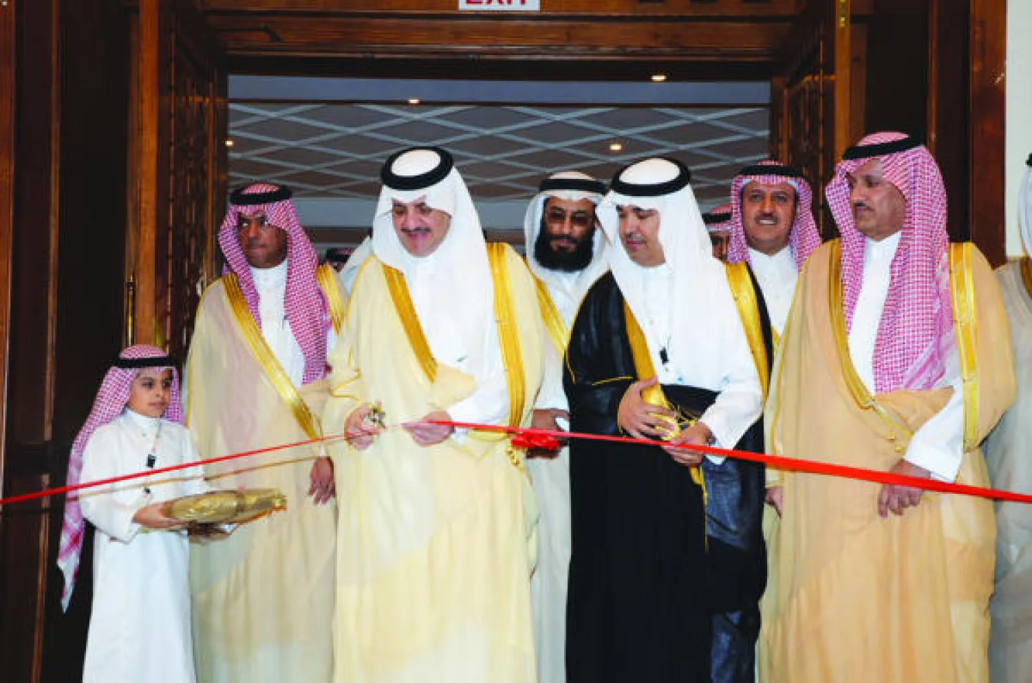 الأمير سعود بن نايف لدى تدشينه معرض الطب المنزلي في الخبر اليوم («الشرق الأوسط»)