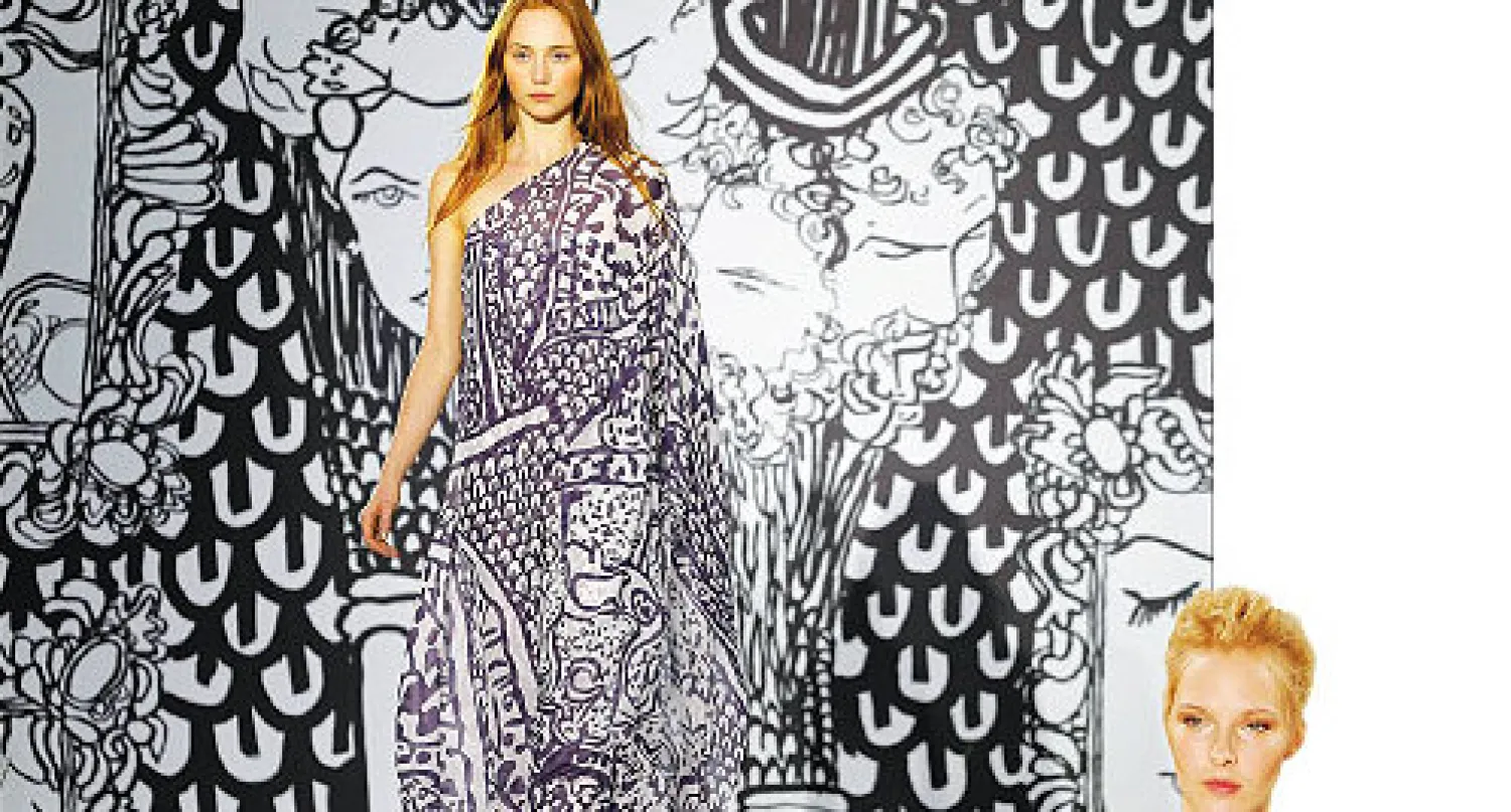 ماثيو ويليامسون يتعاون مع مصممة المجوهرات المصرية عزة فهمي، وجوليان ماكدونالد مع مصممة المجوهرات القطرية نور الفردان، ودار «داكس» البريطانية العريقة تلقي تحية حارة للمرأة العربية من خلال طرحات الرأس التي زينت رؤوس العارضات، كما لم ينس جاسبر كونران أن يرسل 3 جلابيات، أو فساتين مستوحاة من الجلابية...