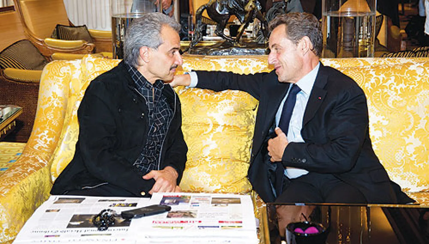 استقبل الأمير الوليد بن طلال بن عبد العزيز آل سعود، رئيس مجلس إدارة شركة «المملكة القابضة»، الرئيس الفرنسي السابق نيكولا ساركوزي في فندق جورج الخامس George V فورسيزونز بمدينة باريس. وفي مطلع لقاء الأمير الوليد بضيفه، تناول الطرفان العلاقات الثنائية بين المملكة العربية السعودية وفرنسا، وآخر المست...