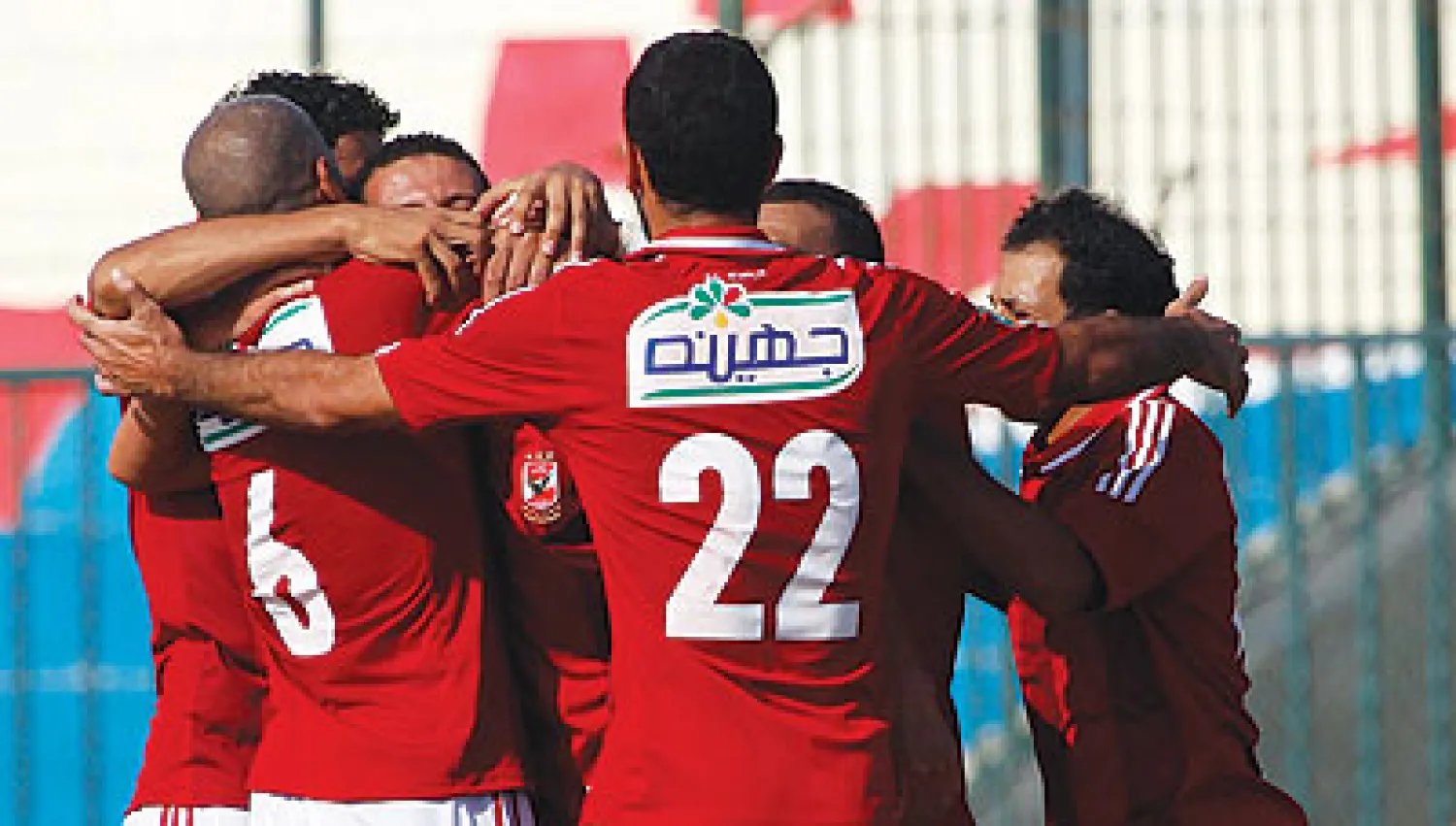 سجل النجم الموهوب وليد سليمان هدفا وصنع هدفين ليقود الأهلي إلى فوز رائع وكبير 4-2 على منافسه التقليدي العنيد الزمالك في مباراة القمة باستاد الجونة بالجولة الخامسة قبل الأخيرة من دور (الثمانية) للمجموعات لدوري أبطال أفريقيا لكرة القدم. وحجز الأهلي مكانه في المربع الذهبي للبطولة ليتقدم خطوة رائعة ...