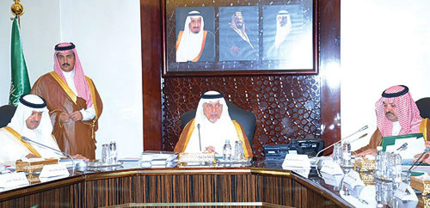 الأمير خالد الفيصل خلال ترؤسه مجلس التنمية السياحية بمنطقة مكة المكرمة بحضور الأمير سلطان بن سلمان والأمير مشعل بن ماجد («الشرق الأوسط»)