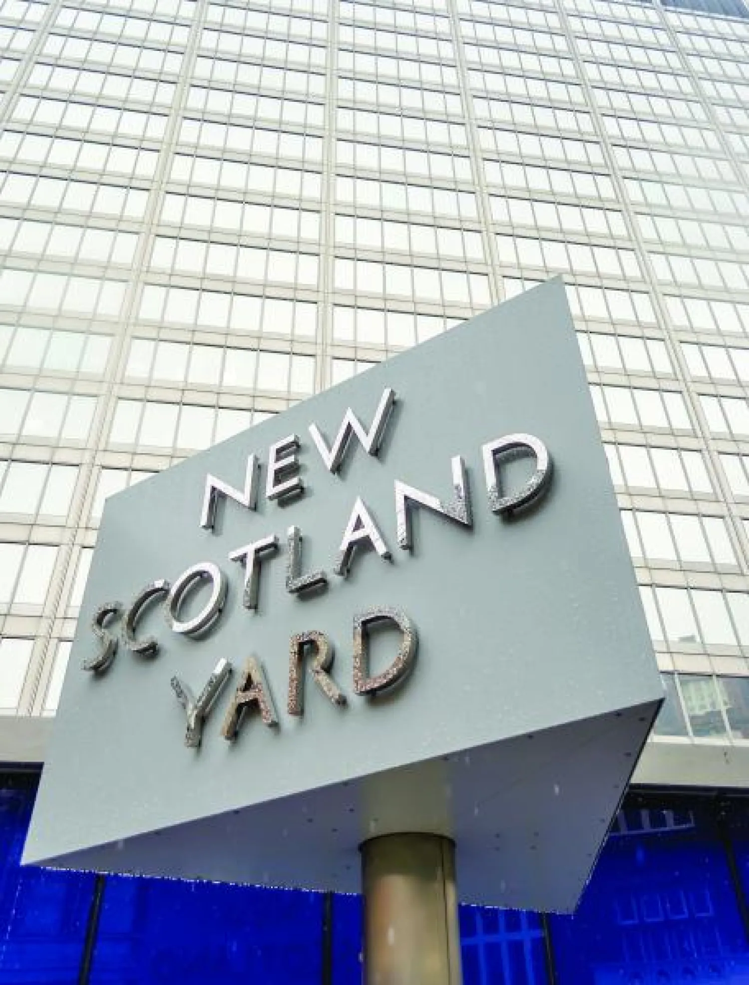 أسكوتلنديارد تعتقل 4 أشخاص للاشتباه بممارستهم نشاطات إرهابية في سوريا