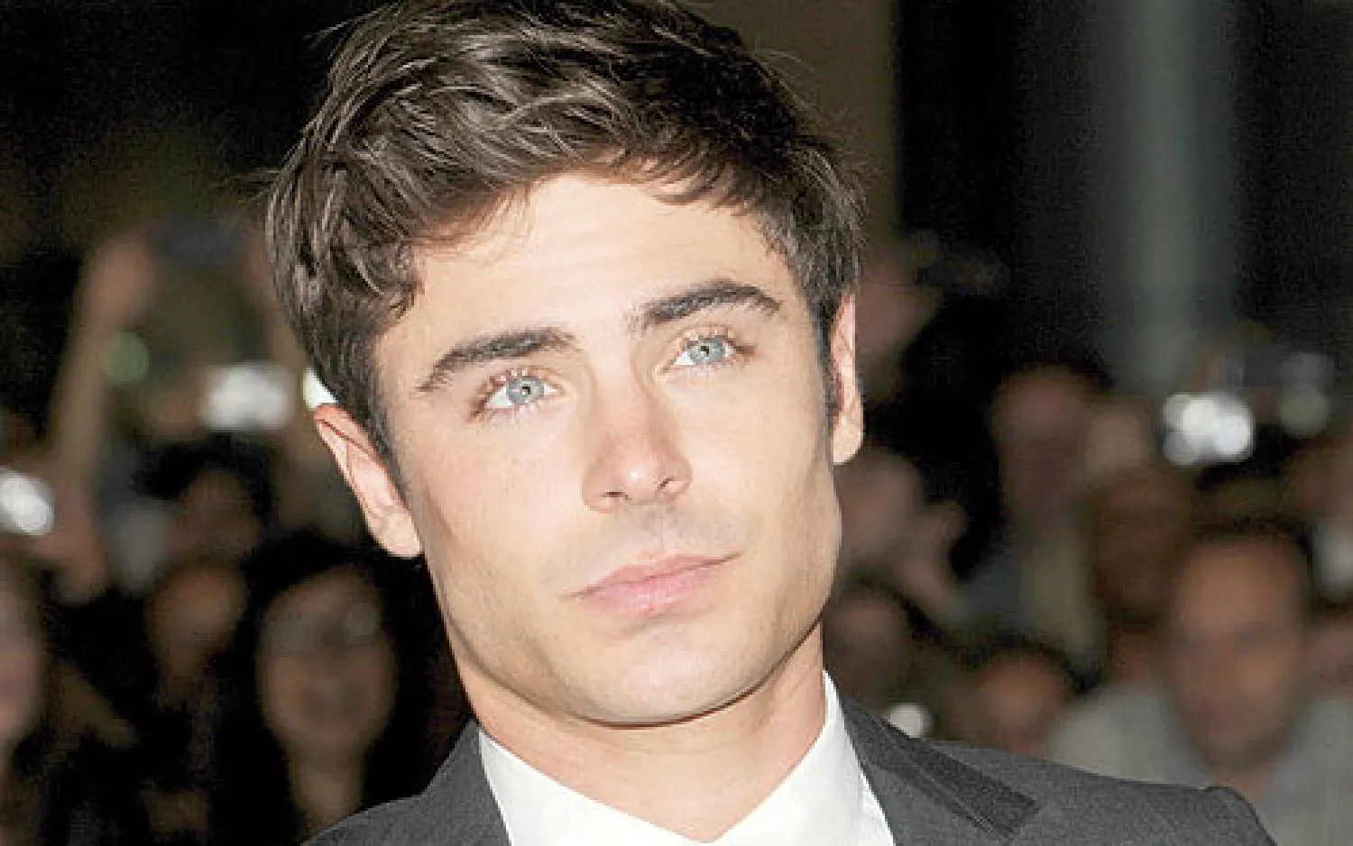 * ذكرت تقارير إعلامية أميركية أن الممثل الأميركي الشاب زاك إفرون تلقى علاجا من الإدمان في أحد المصحات. وأضافت التقارير أن إفرون أنهى علاجه في المصح قبل خمسة أشهر. وذكر الموقع الإلكتروني «تي إم زد»، المعني بأخبار المشاهير ،أن إفرون كان مدمنا لمخدر الكوكايين، كما كان يتعاطى حبوب النشوة (إكستاسي). ...