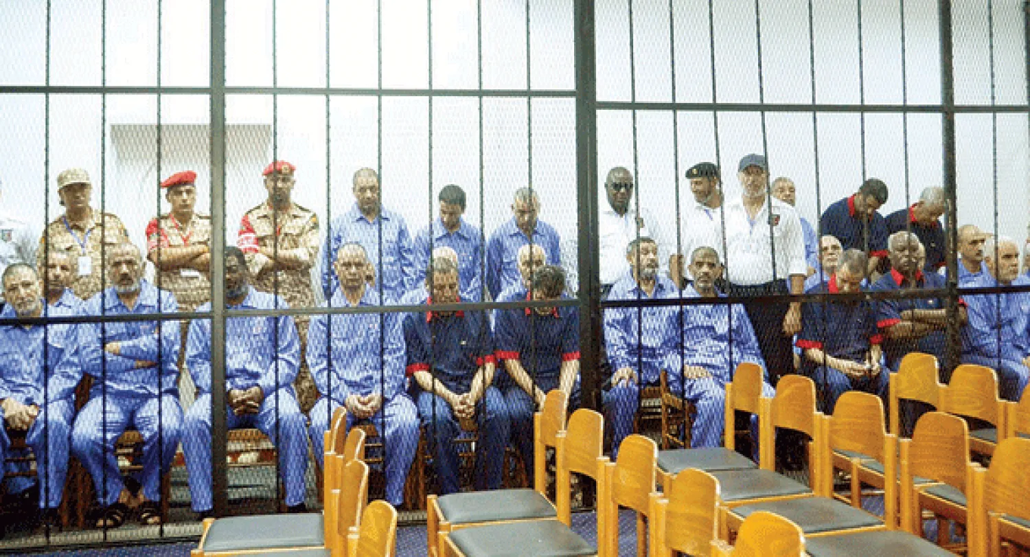 رموز نظام الرئيس السابق معمر القذافي خلال أولى جلسات محاكمتهم في طرابلس أمس (أ.ف.ب)