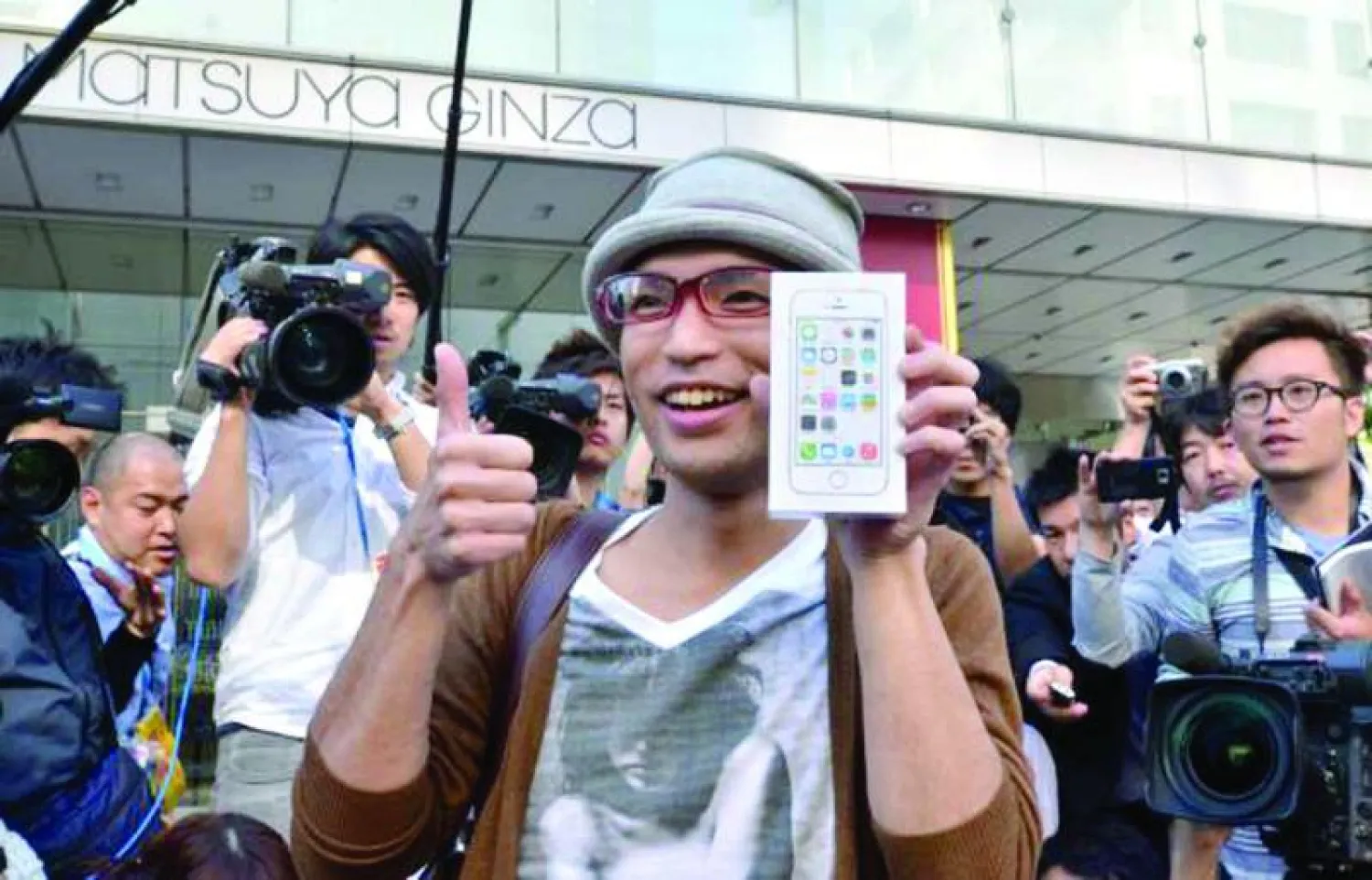 «أبل» تطرح أحدث «آي فون»