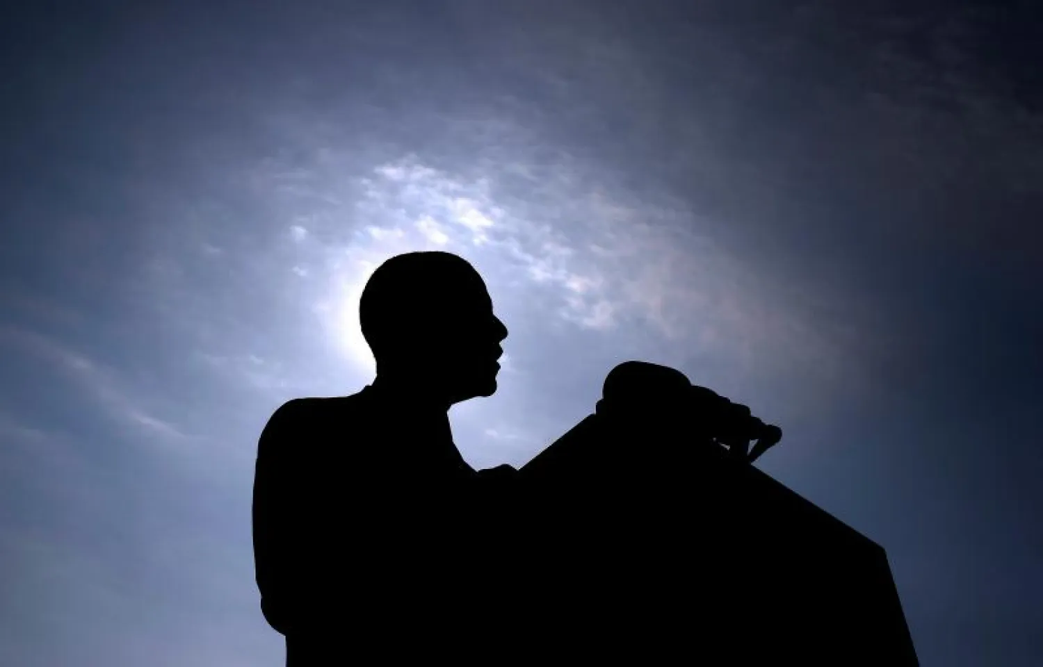 مالك حسين أوباما يرد بالنفي على اتهامات تمويل «الإخوان»