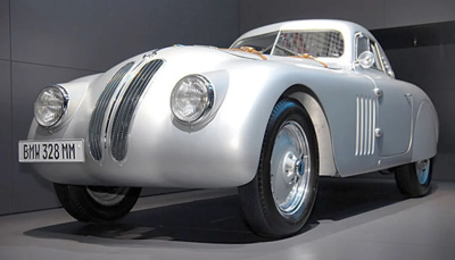 ذكرت دراسة صدرت حديثا في ألمانيا أن السيارات القديمة وليست الحديثة هي التي تتعرض للسرقة في أنحاء البلاد. وأوضحت أرقام اتحاد صناعة التأمين في ألمانيا (جي دي إف) أن لصوص السيارات استهدفوا خلال العام الماضي 6622 سيارة، يتراوح عمرها بين أربع وسبع سنوات. في حين بلغ عدد السيارات التي وقعت ضحية للسرقة ...