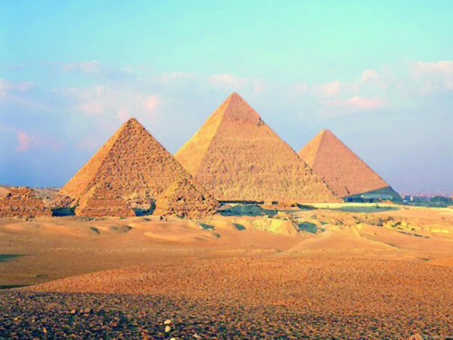 وقف بيع 126 قطعة أثرية فرعونية في القدس