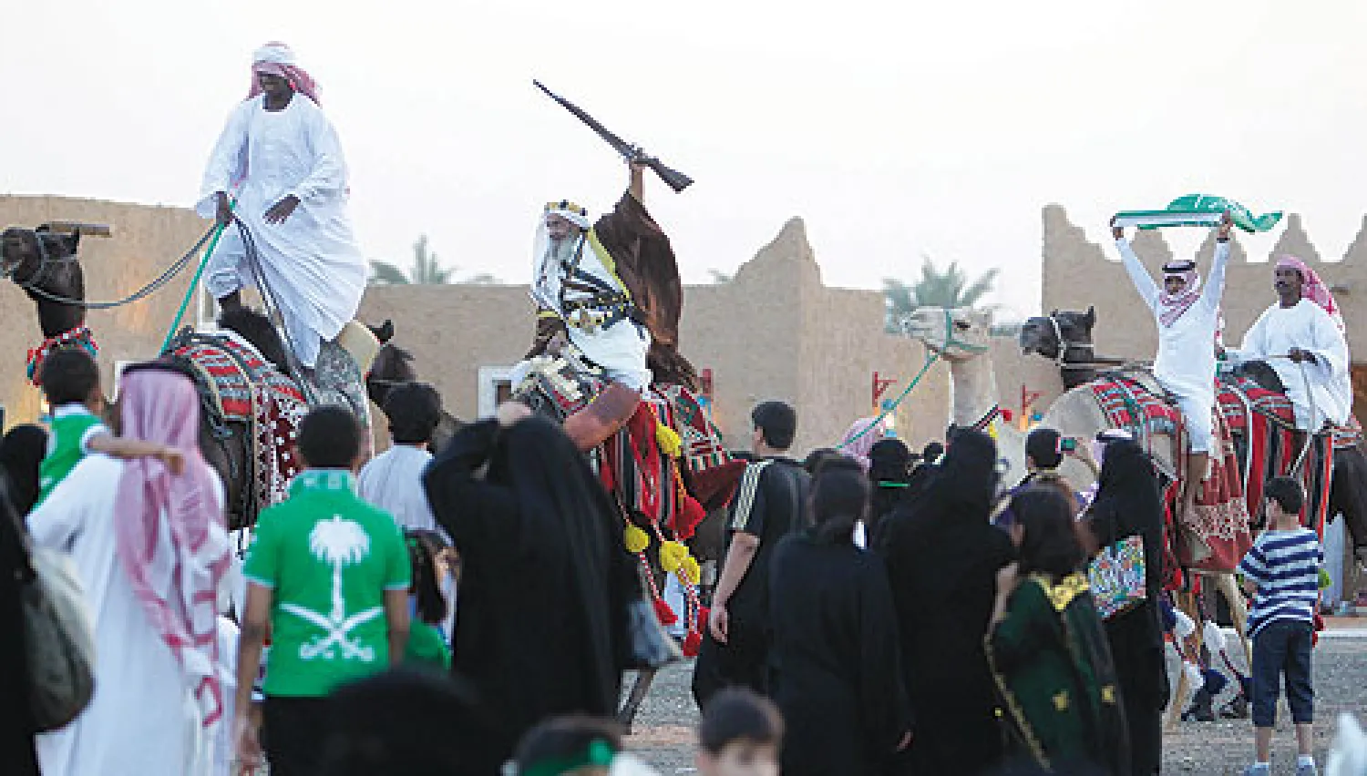 تحرص الأسر السعودية على زيارة الدرعية في اليوم الوطني ({الشرق الأوسط})