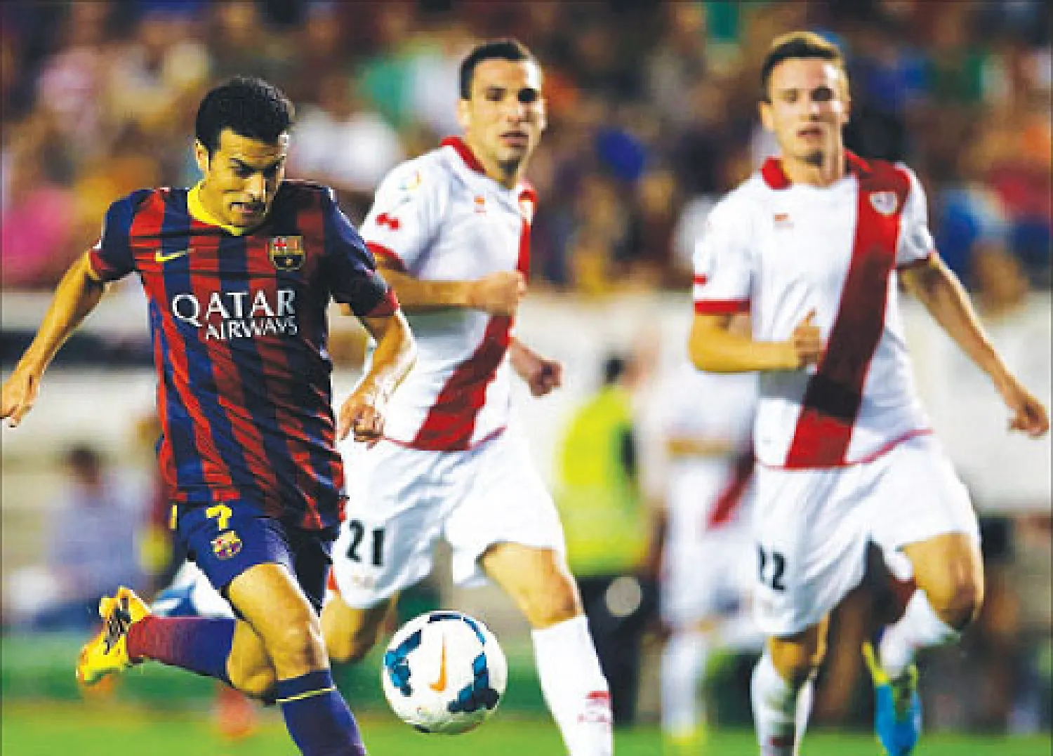 واصل برشلونة تصدره للدوري الإسباني اثر فوزه على مضيفه رايو فايكانو 4 - صفر في المرحلة الخامسة من الدوري الإسباني لكرة القدم التي شهدت انتصارا لمطارده أتليتكو مدريد على ضيفه بلد الوليد 2 - صفر. وعلى ملعب كامبو دي فوتبول دي فايكاس وأمام 11700 متفرج، كان برشلونة حامل اللقب دون روح واضحة وحيوية رغم ...