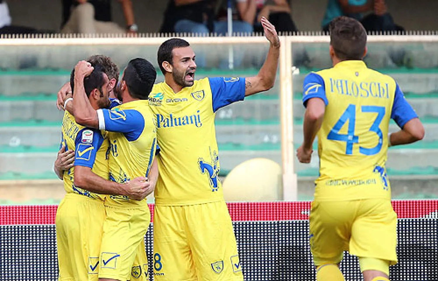 في مباراة دراماتيكية، فرض التعادل الإيجابي بهدفين لمثلهما نفسه على مواجهة كالياري وسمبدوريا أول من أمس في مستهل لقاءات المرحلة الرابعة للدوري الإيطالي «الكالتشيو»، حيث تقدم إكدال لأصحاب الأرض في الدقيقة 26 ثم أدرك غابياديني التعادل للضيوف في الدقيقة 44 من الشوط الثاني، وبعد دقيقتين تقدم كونتي لك...