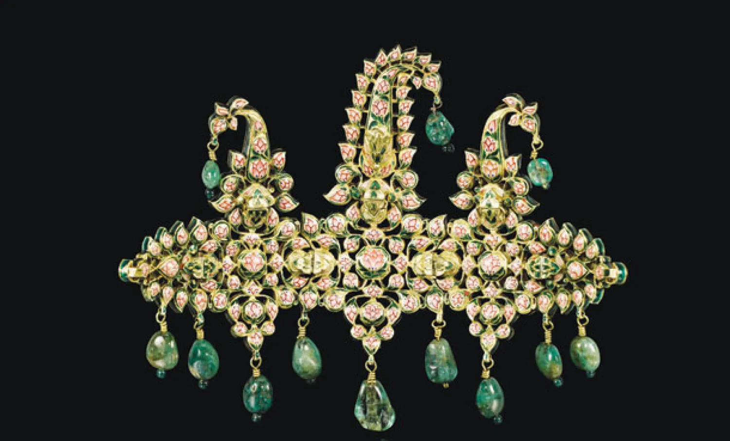 عندما يُعلن عن إقامة مزادات فنون العالم الإسلامي، نعرف أننا أمام فرصة لمعاينة أجمل ما قدمه فنانو وخطاطو العالم الإسلامي. القطع التي تُعرض للجمهور لأيام قليلة قبل أن تتخطفها أيدي المقتنين والمؤسسات الفنية تحمل كل منها قصة حول صانعها وحول العصر الذي تمثله وأيضا تفتح أمامنا صفحات من كتاب التاريخ لن...