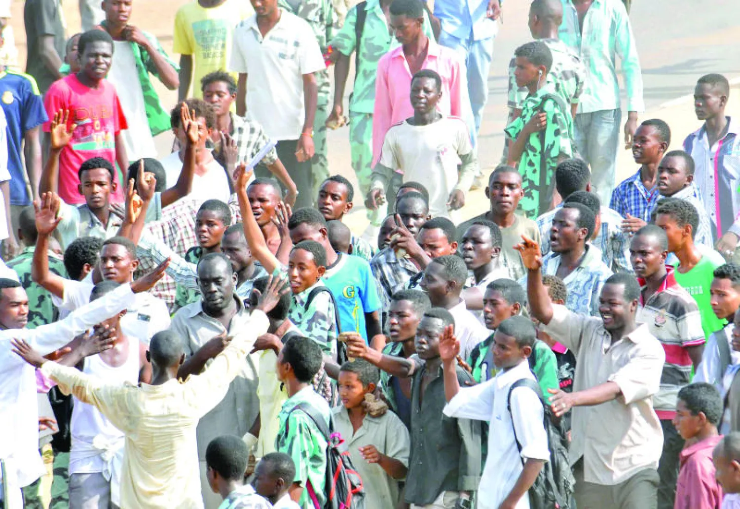 الخرطوم بلا انترنت ... وإحالة قائد الجيش إلى المحاكمة