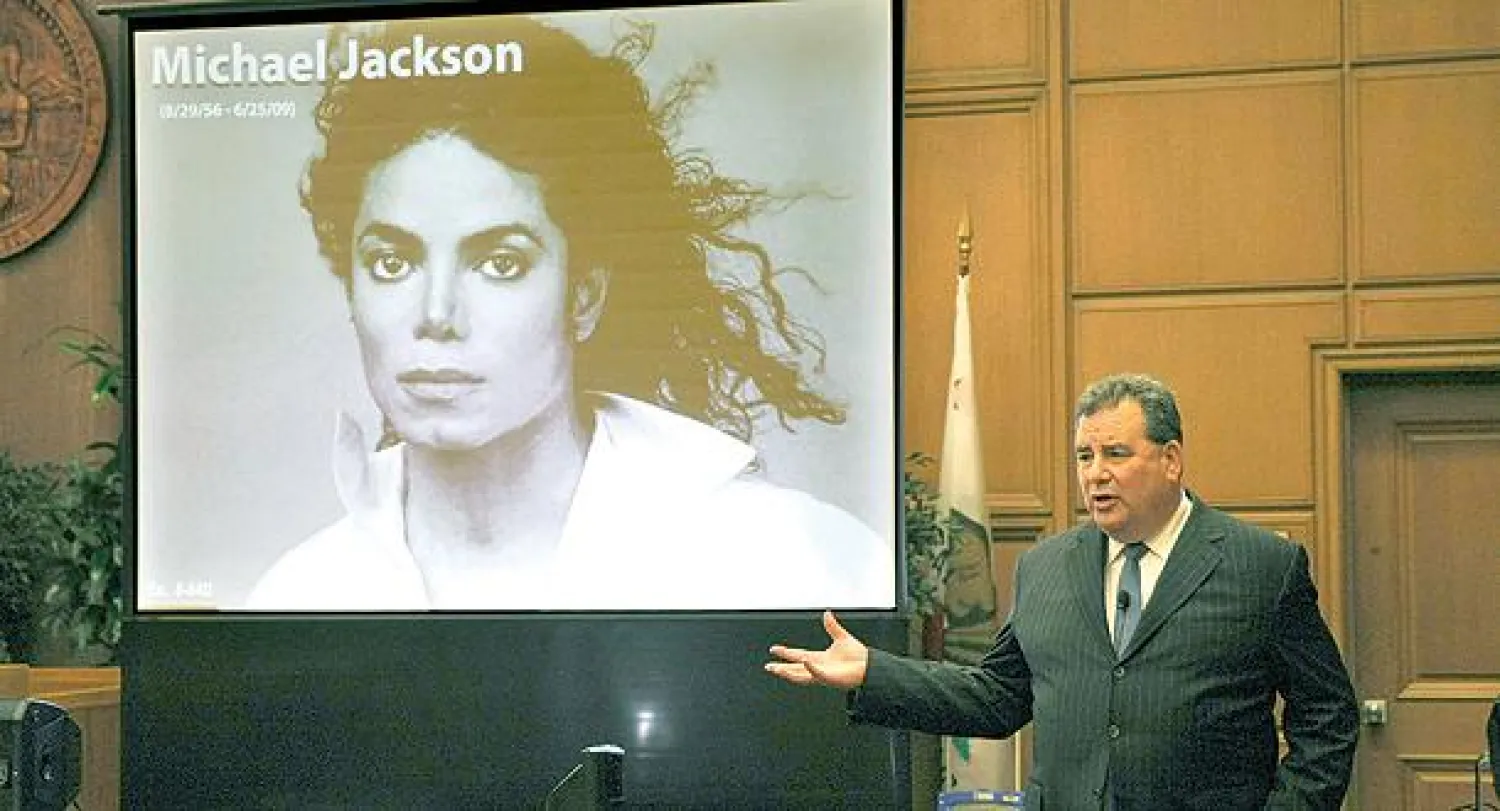 محامي أسرة جاكسون يتهم شركة ترويج حفلات بالتسبب في وفاة «ملك البوب»