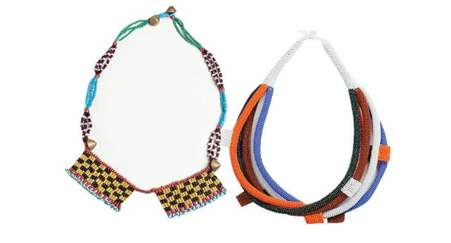 عقد عصري من قبائل الزولو و عقد قديم نسجته نساء الزولو من العقيق