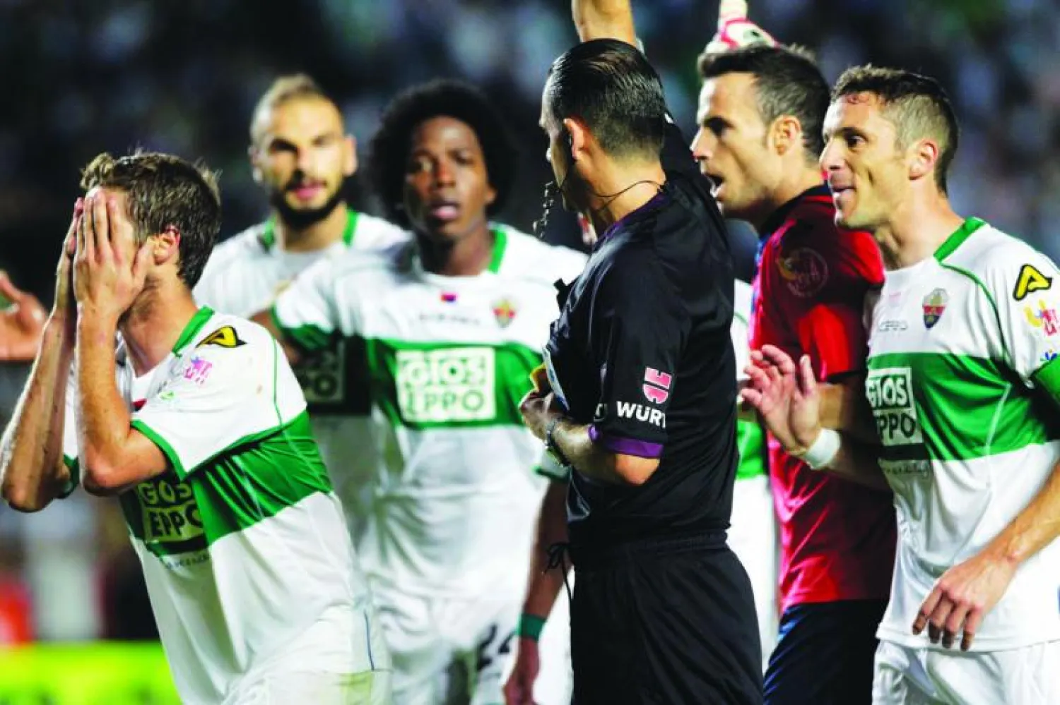 انتصار مثير للجدل لريال مدريد على إليتشي المتواضع قبل قمته المرتقبة أمام جاره أتليتكو