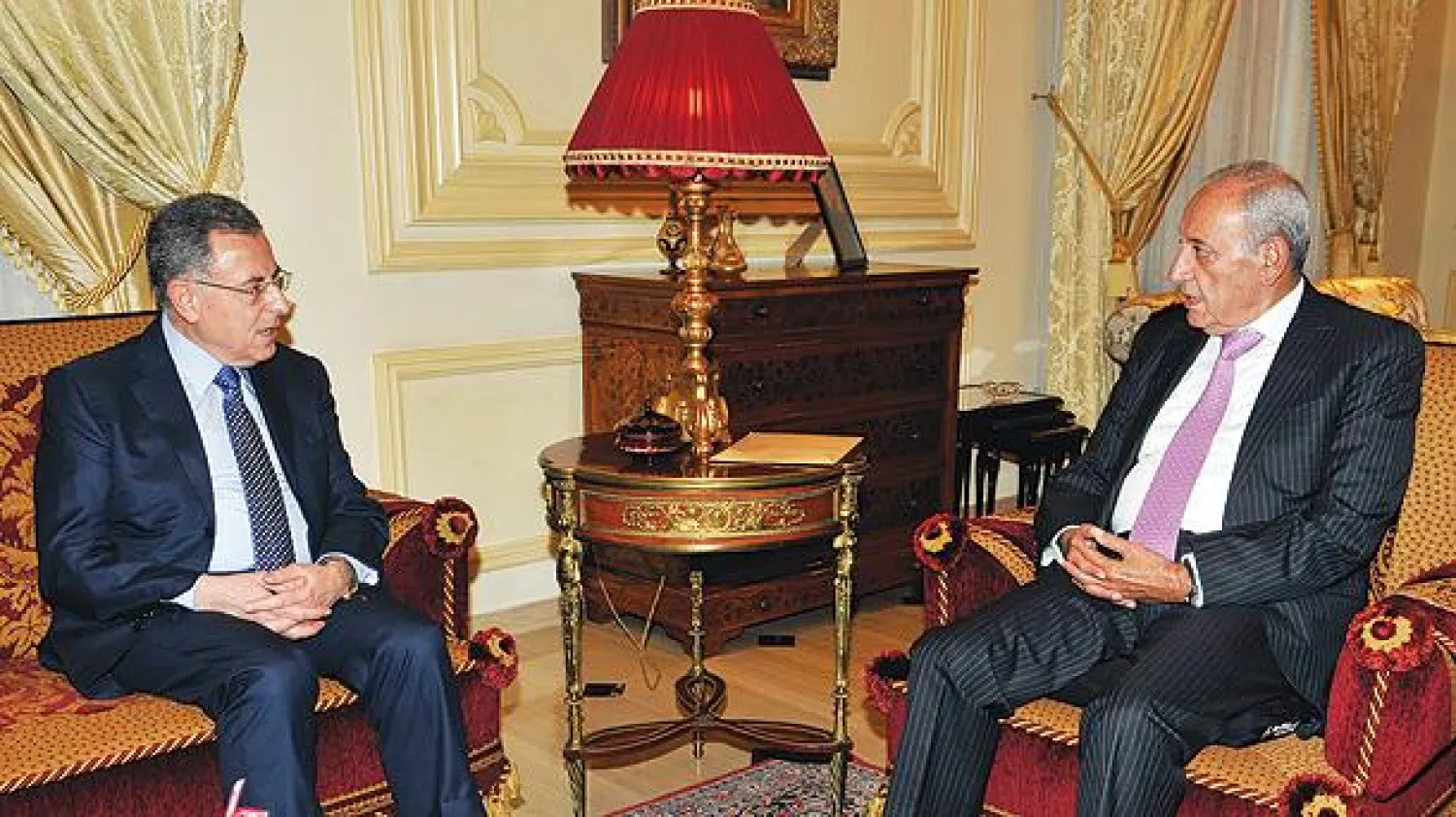 الرئيس نبيه بري يستقبل رئيس الحكومة السابق فؤاد السنيورة (تصوير: حسن ابراهيم)