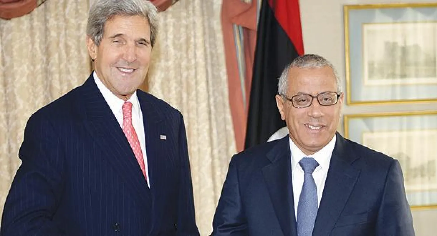 د. علي زيدان رئيس الحكومة الليبية لدى لقائه جون كيري وزير الخارجية الأميركي في نيويورك امس ( أ ف ب)