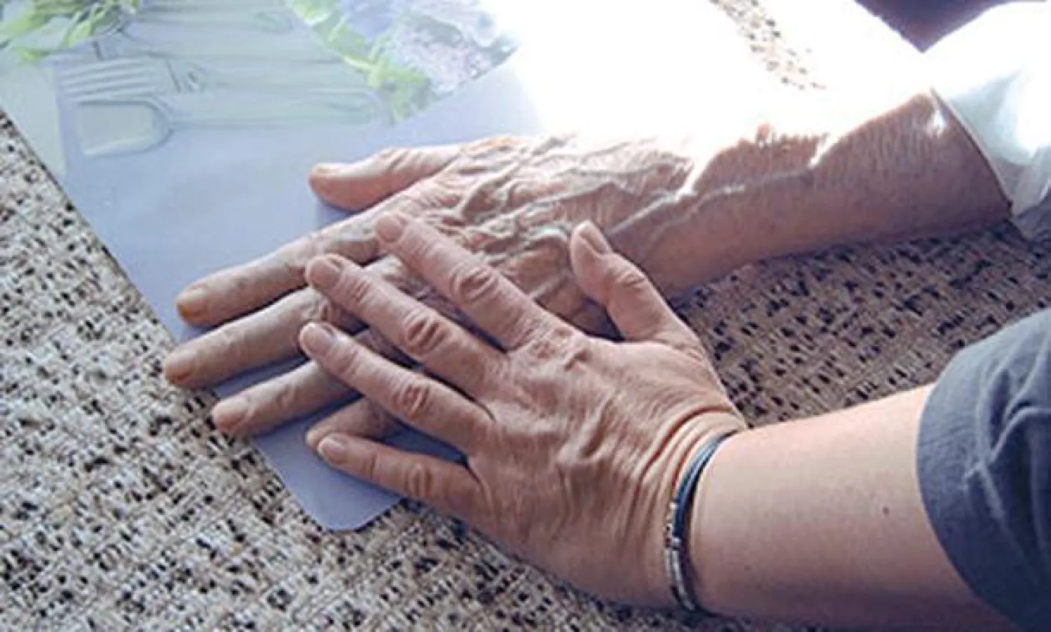 تشير الإحصاءات إلى تحد يطال مرضى ألزهايمر، لا سيما أن 58 في المائة منهم يعيشون في بلدان منخفضة ومتوسطة الدخل («الشرق الأوسط»)