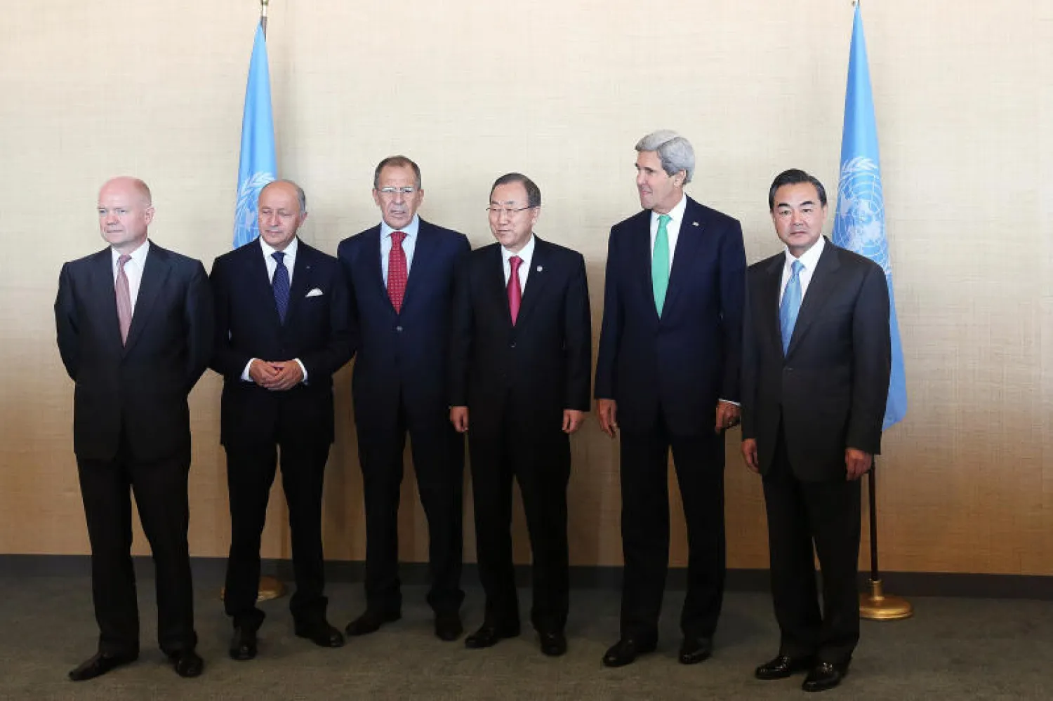 وزراء خارجية دول مجموعة الخمسة زائدا واحد بعد اجتماع لمناقشة الشأن السوري مع الأمين العام للأمم المتحدة بان كي مون (أ.ف.ب) 