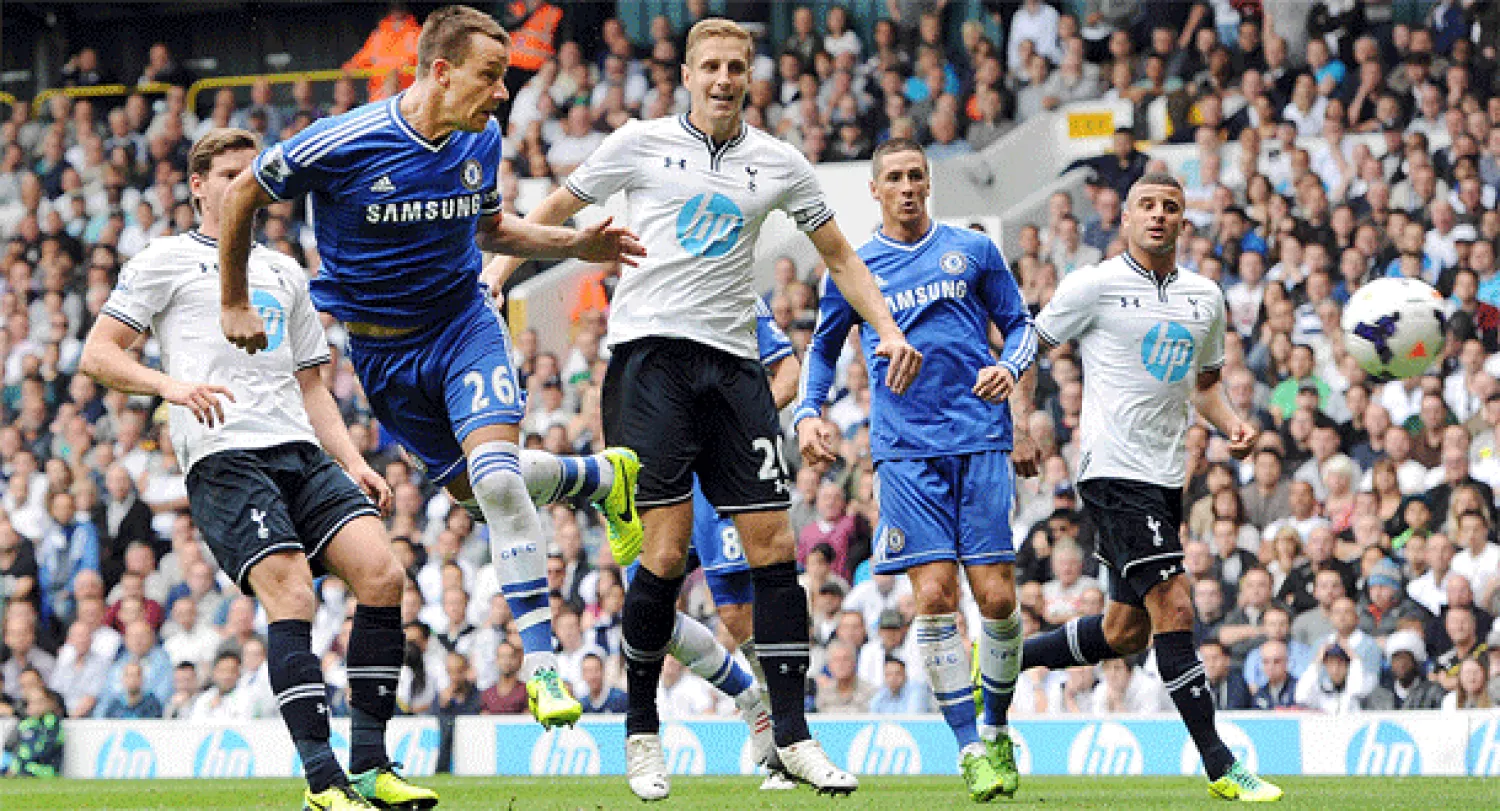 جون تيري يسجل هدف التعادل امام مرمى توتنهام  (إ ب أ)