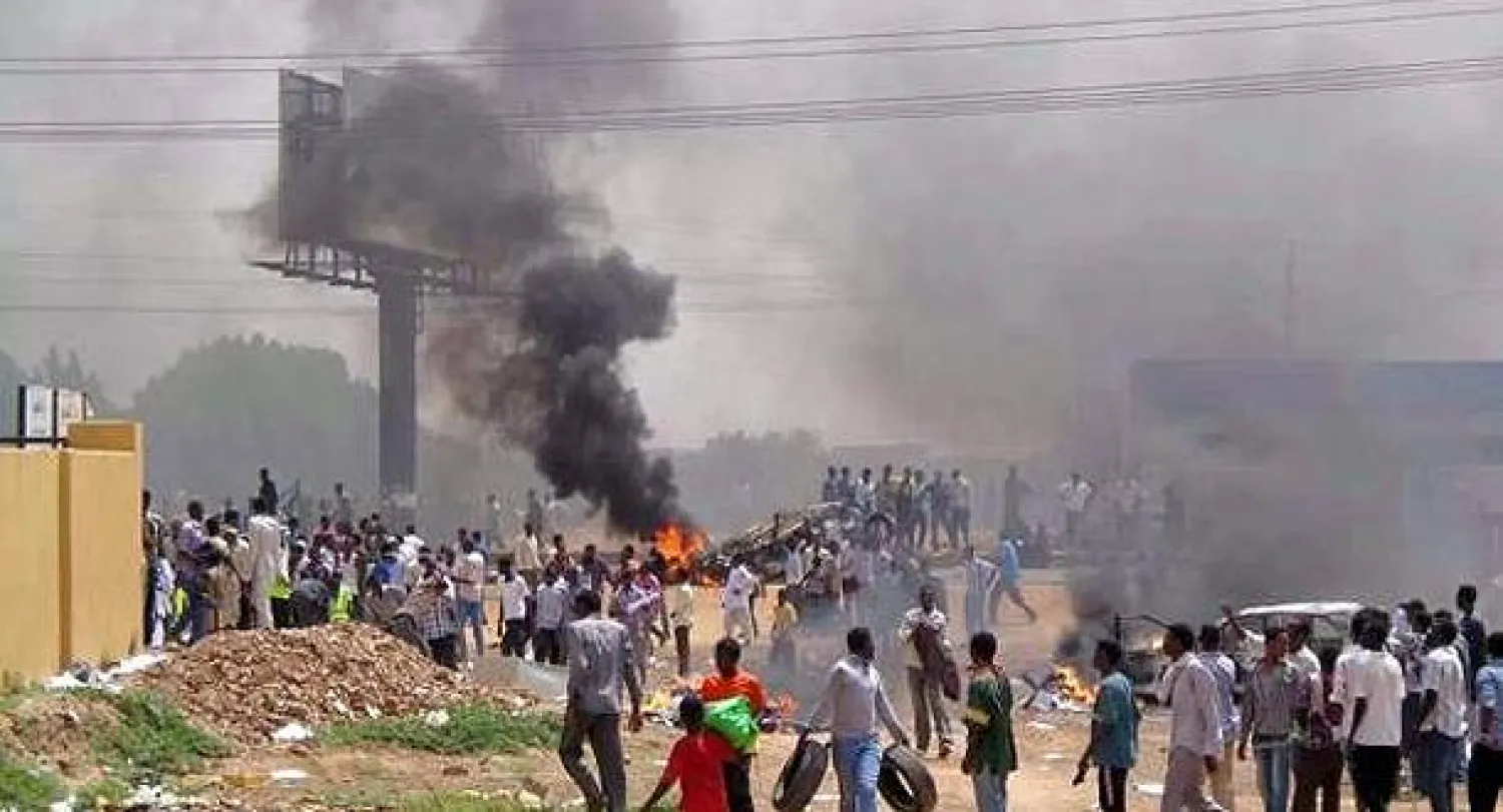 السودان: ناشطون يكونون تنسيقية للثورة ويطالبون البشير بالتنحي
