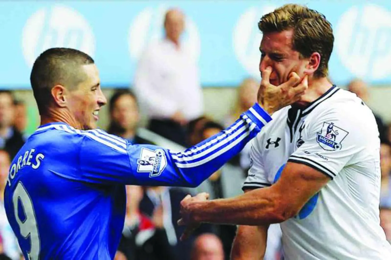 توريس يواجه عقوبة الإيقاف أربع مباريات