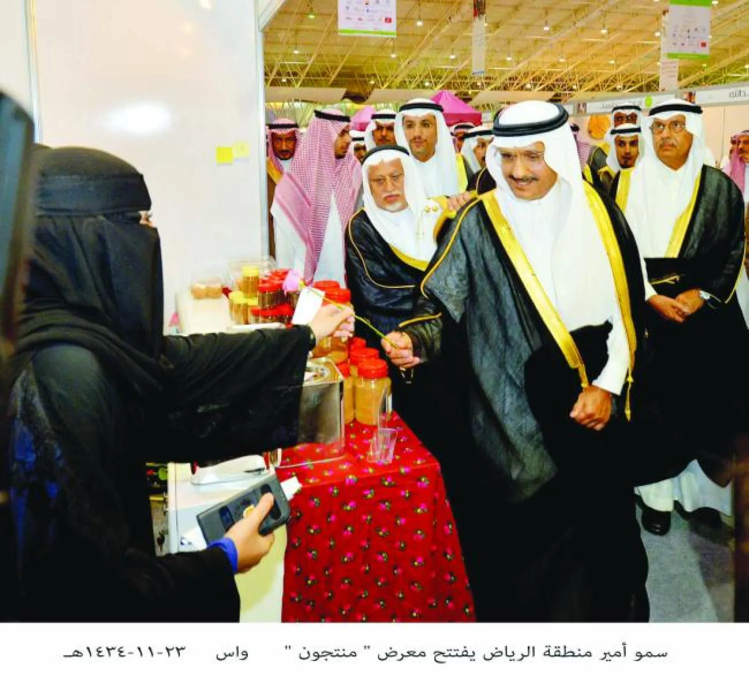 أمير الرياض يتعهد بمعرض دائم للأسر المنتجة