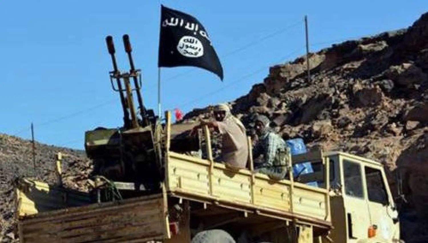 مسلحون يعتقد بانتمائهم لتنظيم القاعدة