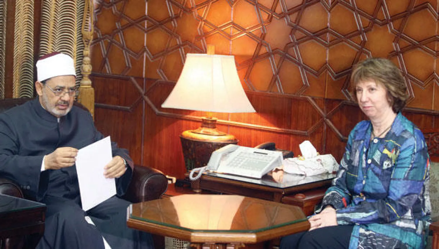 لقاء كاثرين أشتون مع شيخ الأزهر أحمد الطيب بمقر المشيخة أمس (إ.ب.أ)