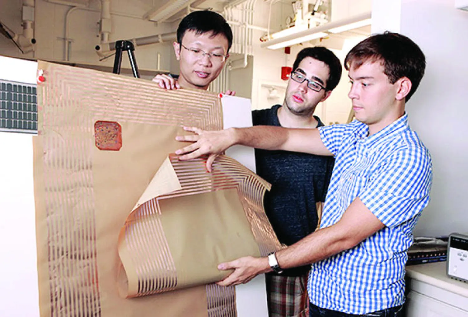 جدران إلكترونية لها «آذان»