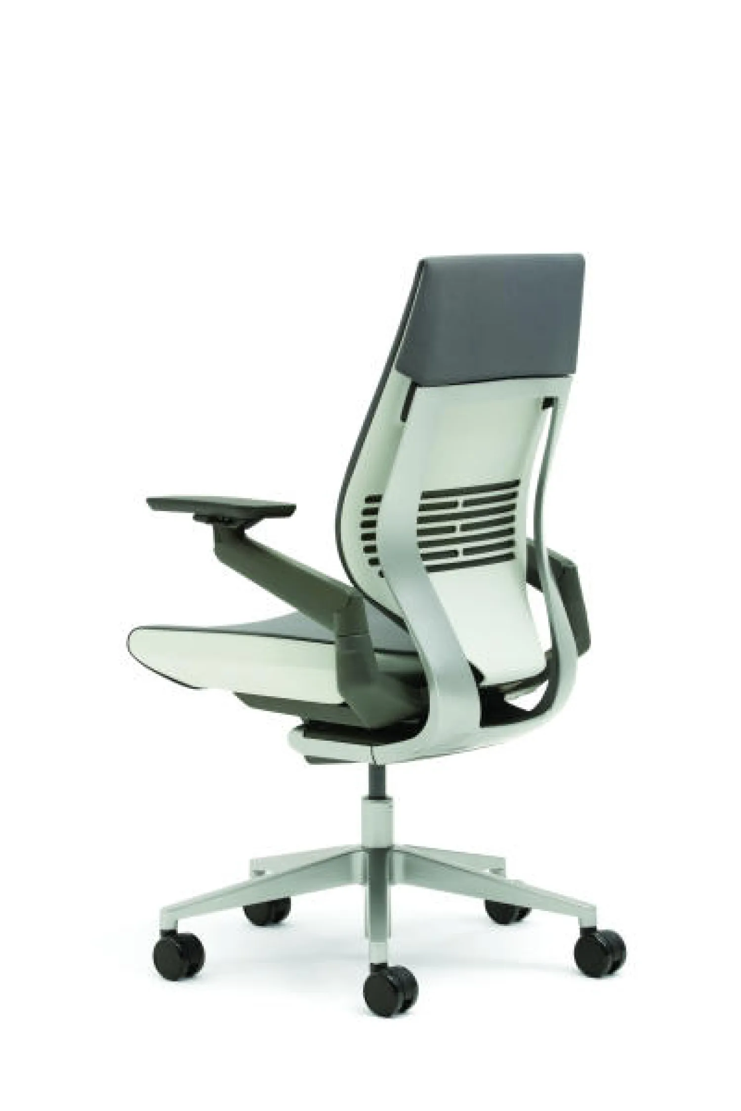 كرسي مطور.. قد يحل مشاكل الجلوس طويلا وراء المكتب