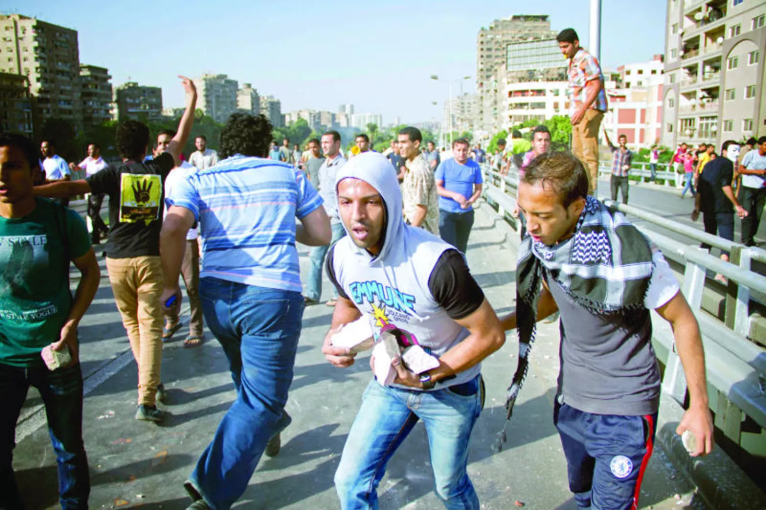 قتيل وعدة إصابات في اشتباكات مع أنصار الإخوان في عدة مدن مصرية