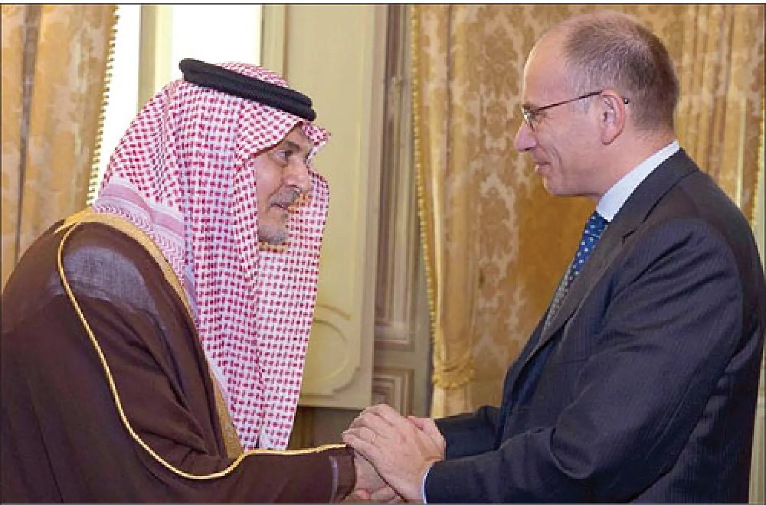 الأمير سعود الفيصل لدى لقائه رئيس الوزراء الإيطالي في روما أول من أمس (واس)