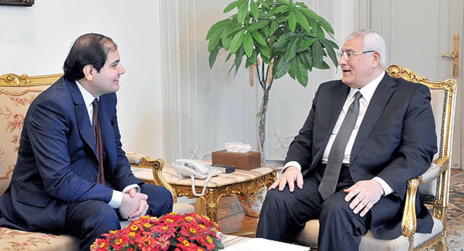 الرئيس المصري عدلي منصور خلال الحوار مع رئيس التحرير الدكتور عادل الطريفي ({الشرق الأوسط})