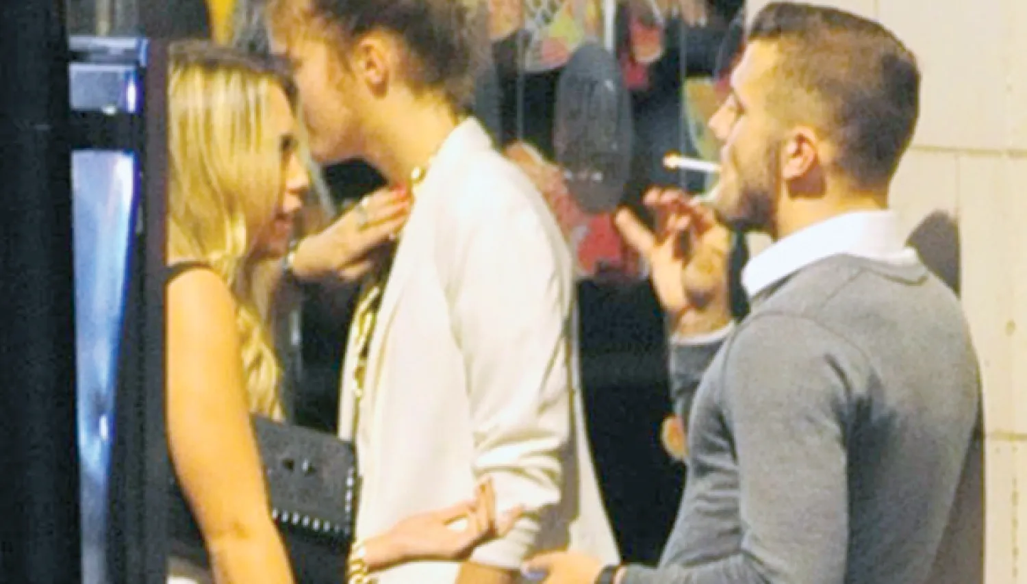 صورة ويلشير يدخن تثير الانتقادات داخل آرسنال