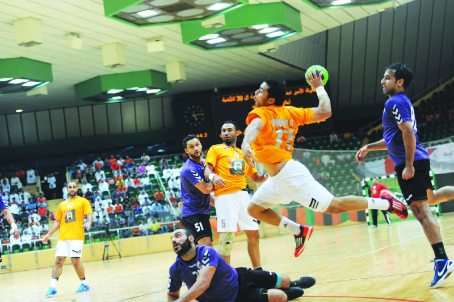 «مضر» و«النور» يشعلان الدمام بموقعة تاريخية على ذهب «اليد العربية»