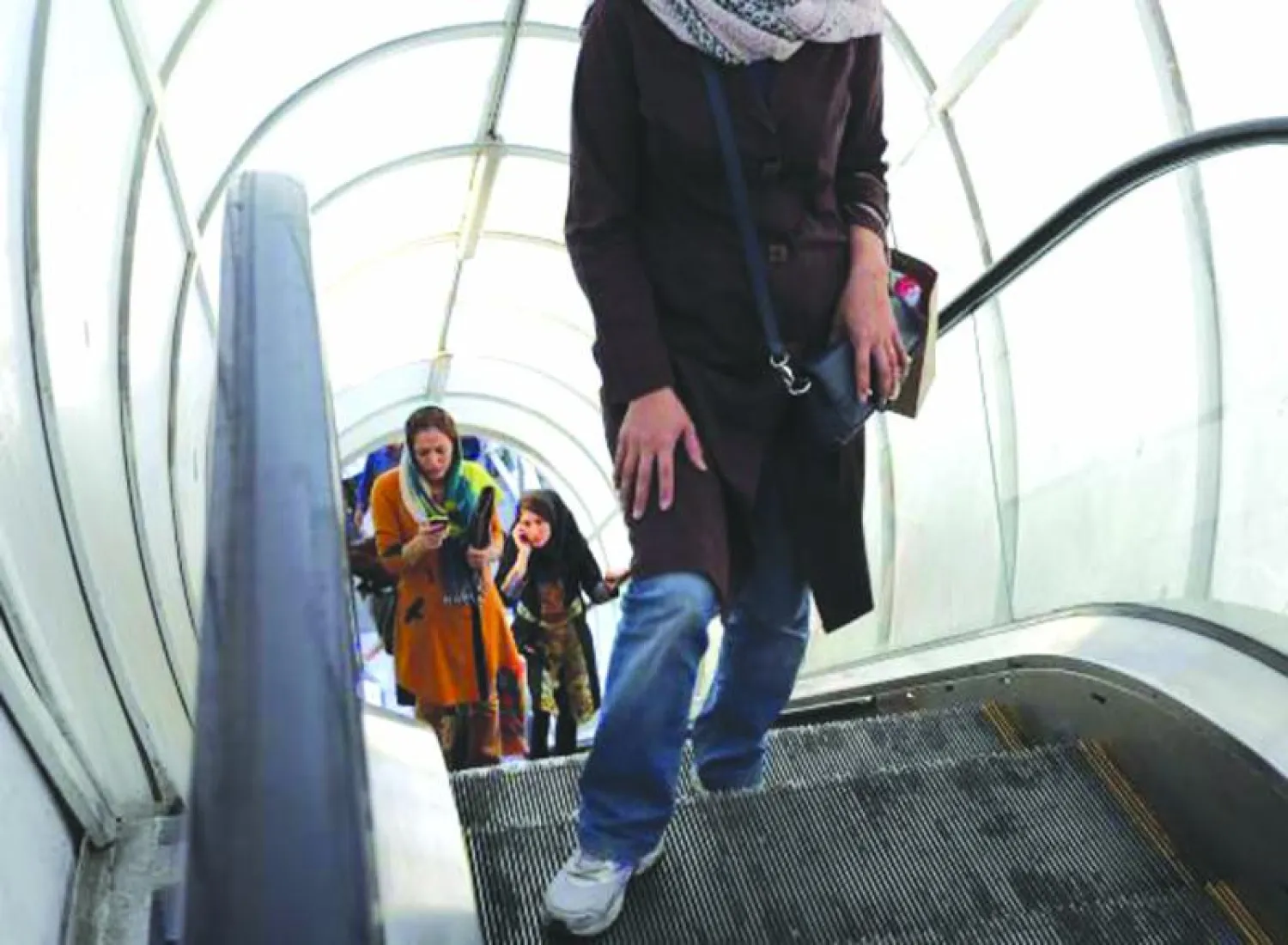 شباب إيران يطلقون حملة إلكترونية ردا على نتنياهو بشأن ارتداء الجينز