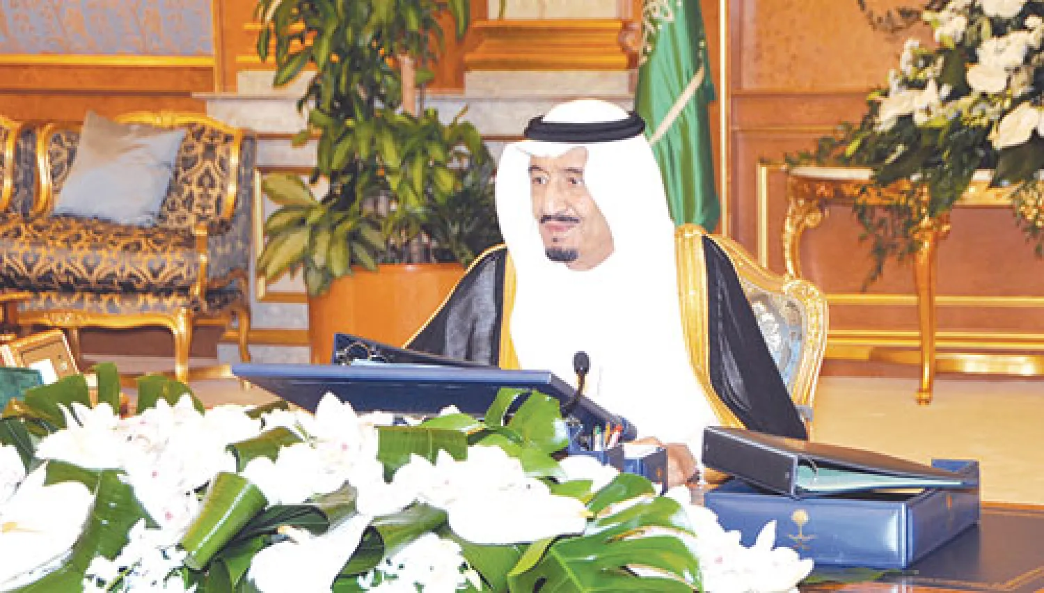 الأمير سلمان شدد خلال الجلسة على توجيهات خادم الحرمين الشريفين بتسخير إمكانات الدولة لخدمة حجاج بيت الله الحرام (واس)