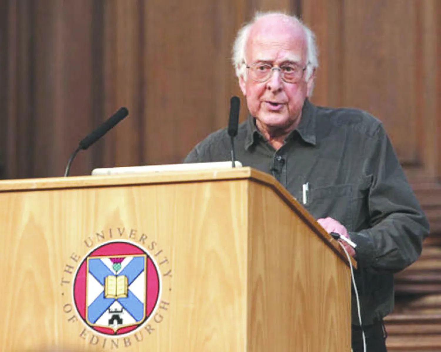 بيتر هيغز البريطاني الذي حاز جائزة نوبل في الفيزياء لعام 2013