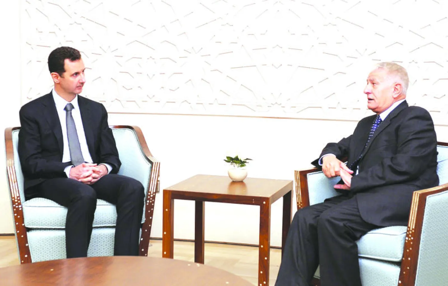 وفد من الرئاسة الفلسطينية في دمشق لبحث الأوضاع الإنسانية للاجئين الفلسطينيين