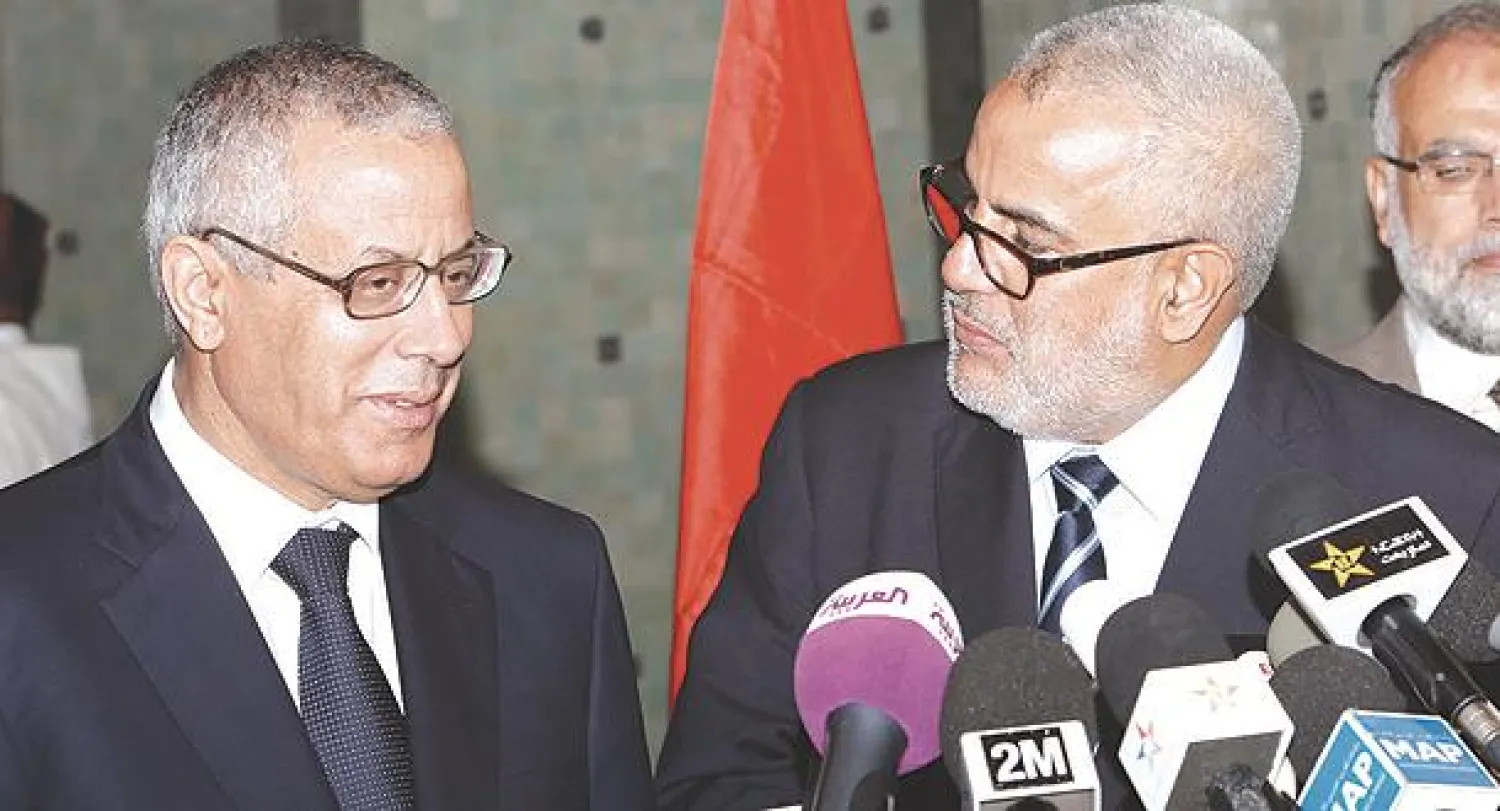 رئيس الحكومة المغربية عبد الإله ابن كيران (يمين) خلال مؤتمر صحافي مع نظيره الليبي علي زيدان في الرباط أمس (أ.ب)