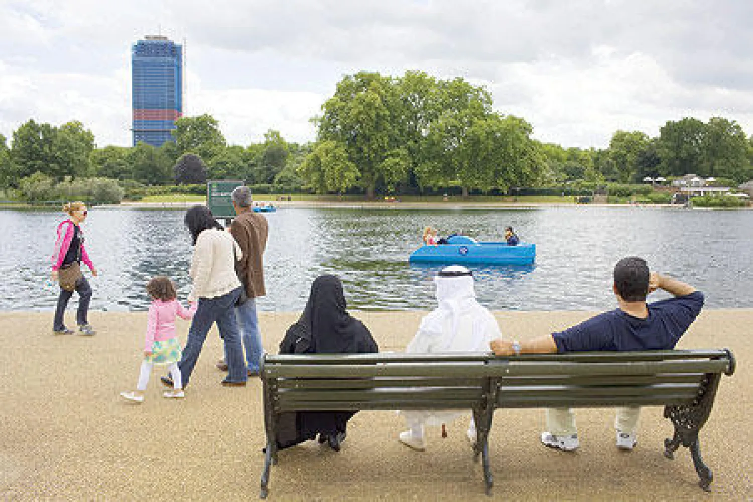 الخارجية السعودية تحذر رعاياها في الخارج من موظفي أموال وهميين