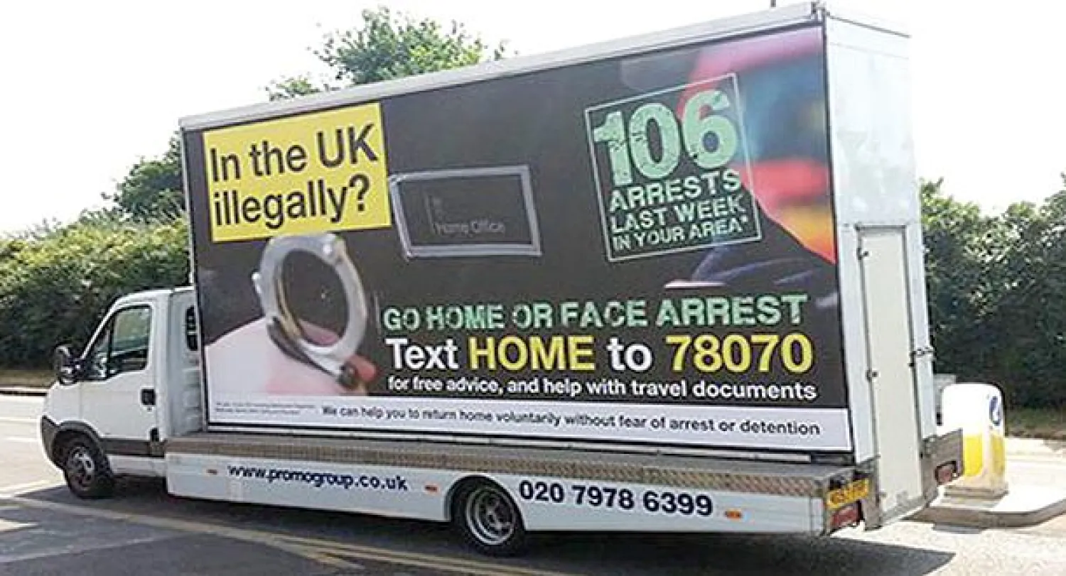 حافلات صغيرة تجوب مناطق في لندن