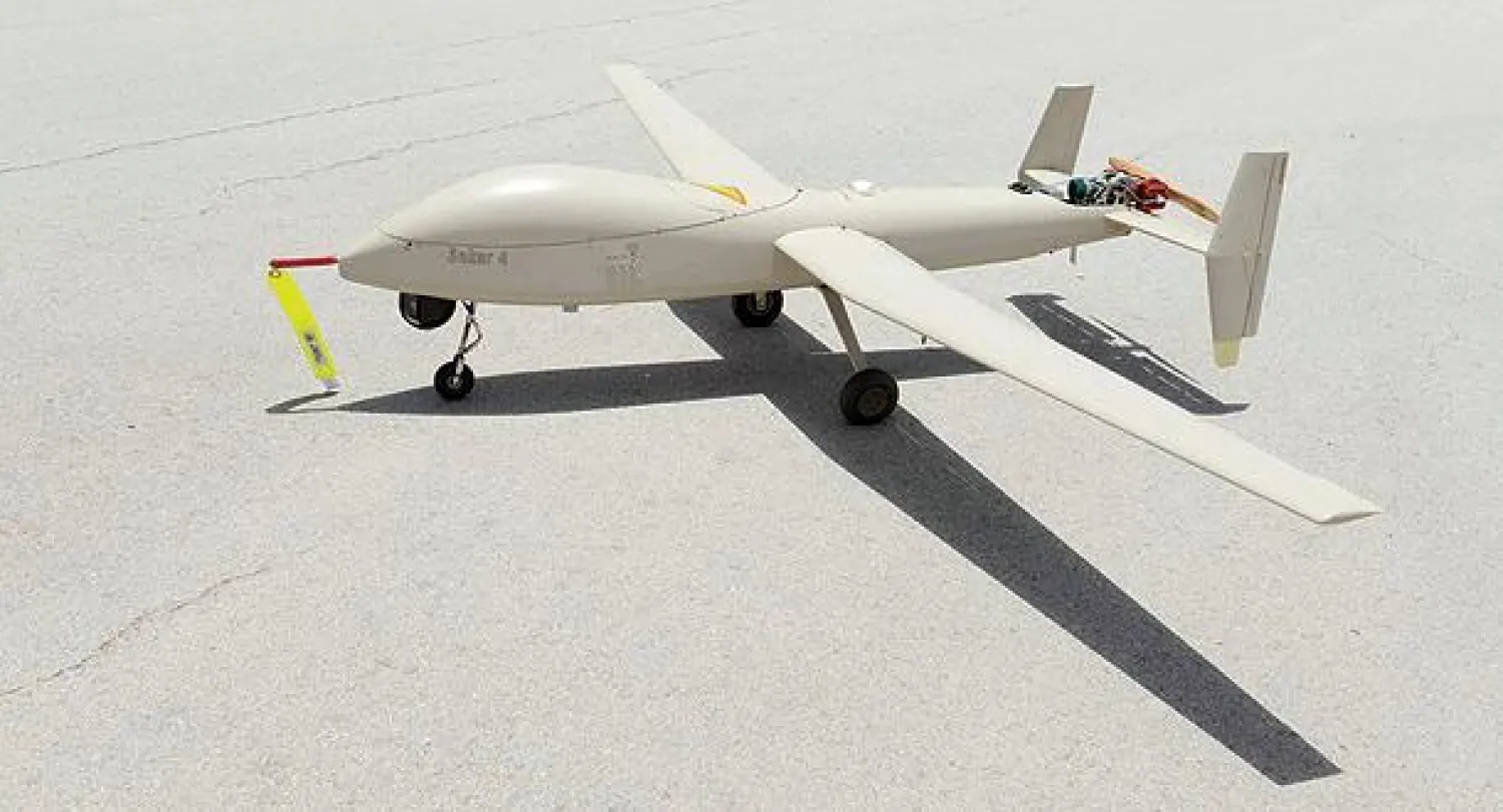 إحدى الطائرات من دون طيار التي صنعتها مدينة الملك عبد العزيز للعلوم والتقنية («الشرق الأوسط»)