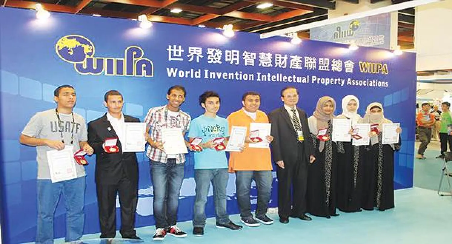 مشاركون بالوفد السعودي في معرض «تايبيه» للاختراعات في العاصمة التايوانية  الذي أقيم في سبتمبر الماضي («الشرق الأوسط»)